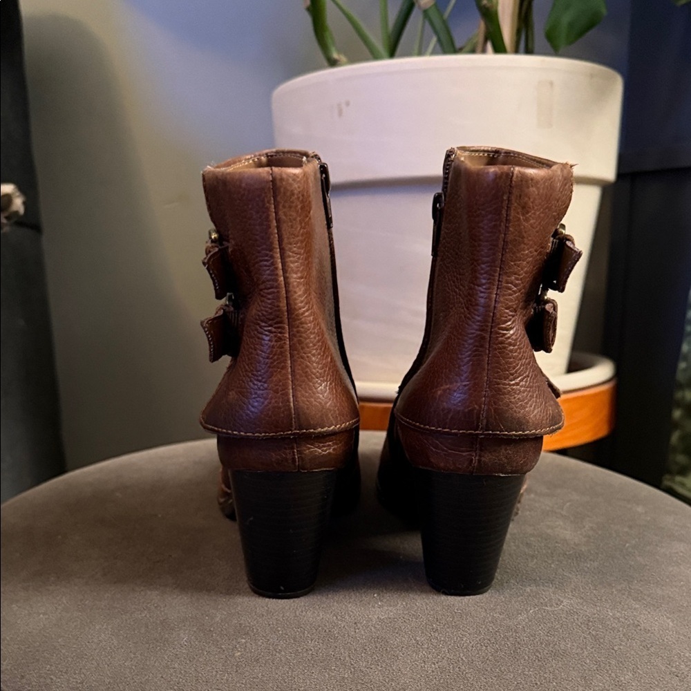 Born BOC Womens 8 Leather Ankle Boots Block Heel Foldover Cuff Detail - Picture 6 of 8